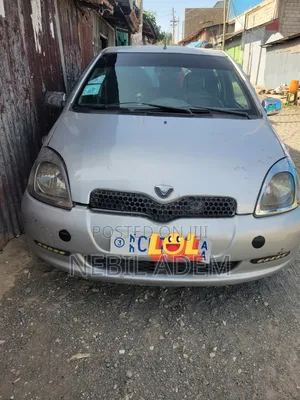 Toyota Vitz 2001 Silver