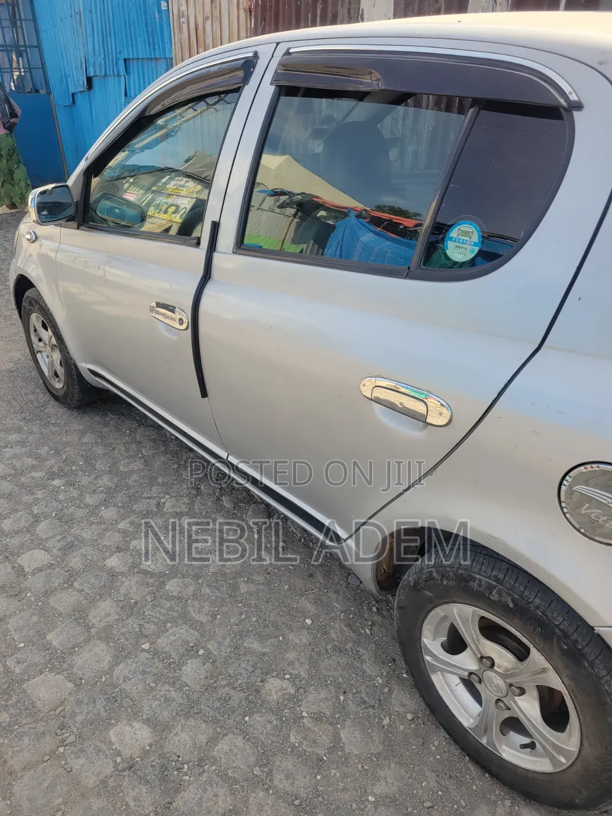 Toyota Vitz 2001 Silver