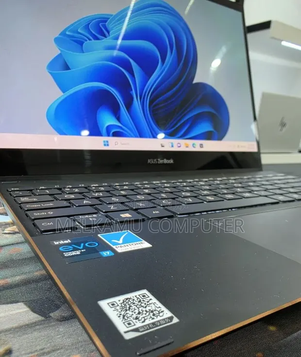 New Laptop Asus ZenBook Flip UX360UA 16GB Intel Core i7 SSD 512GB