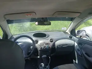Toyota Vitz 2001