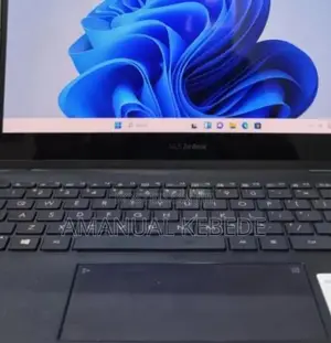 New Laptop Asus ZenBook 13 UX331UN 16GB Intel Core i7 SSD 512GB