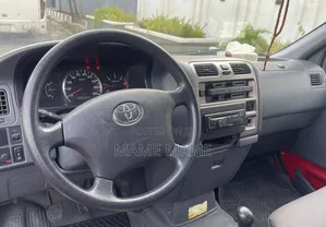 Toyota HiAce 2011 Red