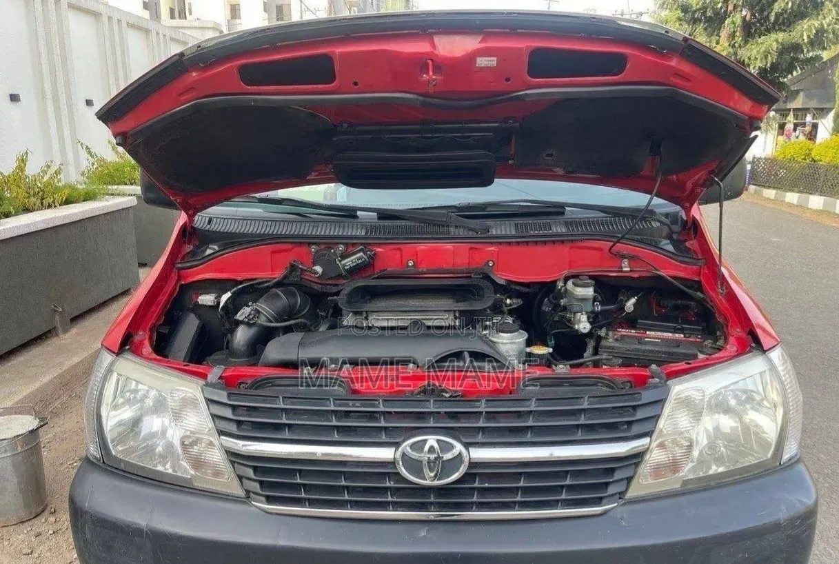 Toyota HiAce 2011 Red
