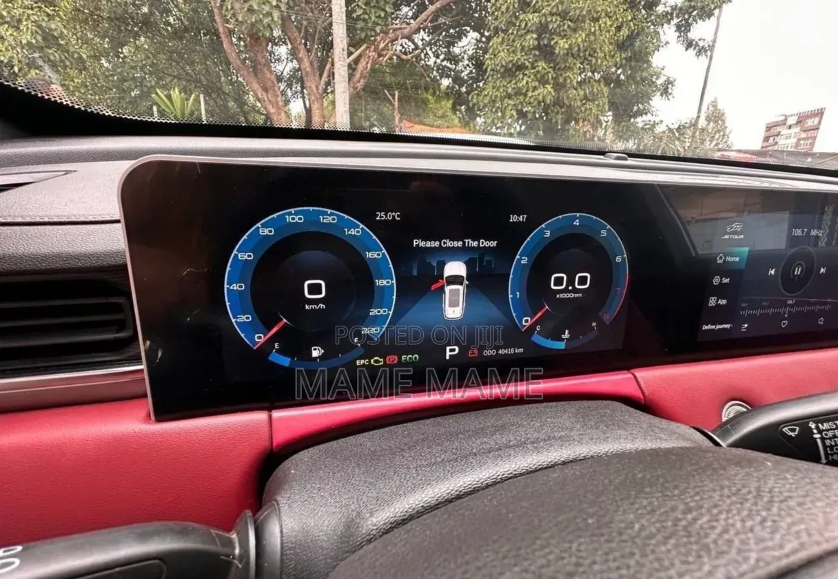 Toyota HiAce 2011 Red