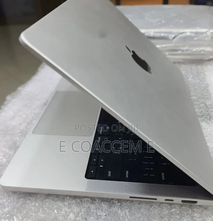 New Laptop Apple MacBook 16GB SSD 512GB