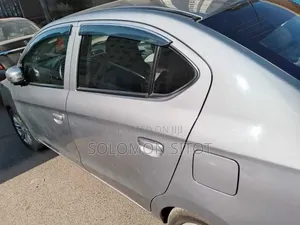 Mitsubishi Attrage 2022 Silver