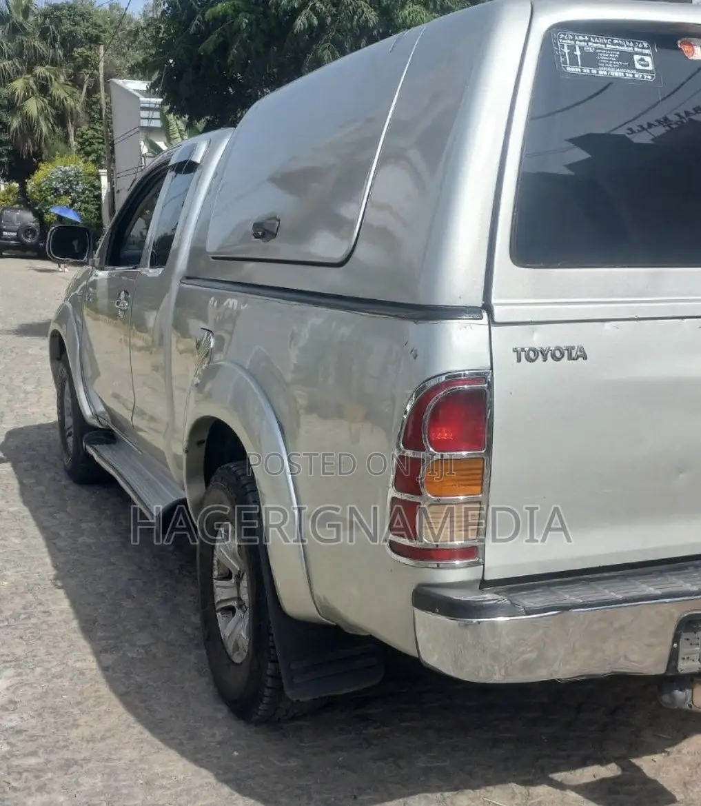 Toyota Hilux 2010 Silver