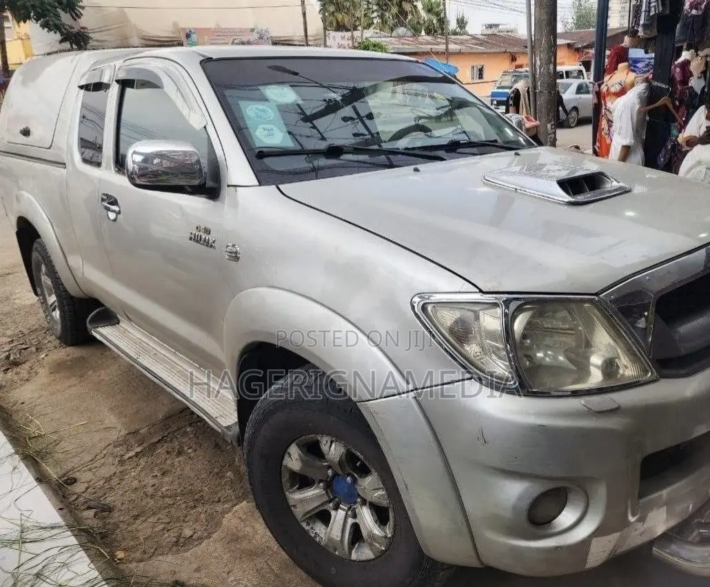 Toyota Hilux 2010 Silver