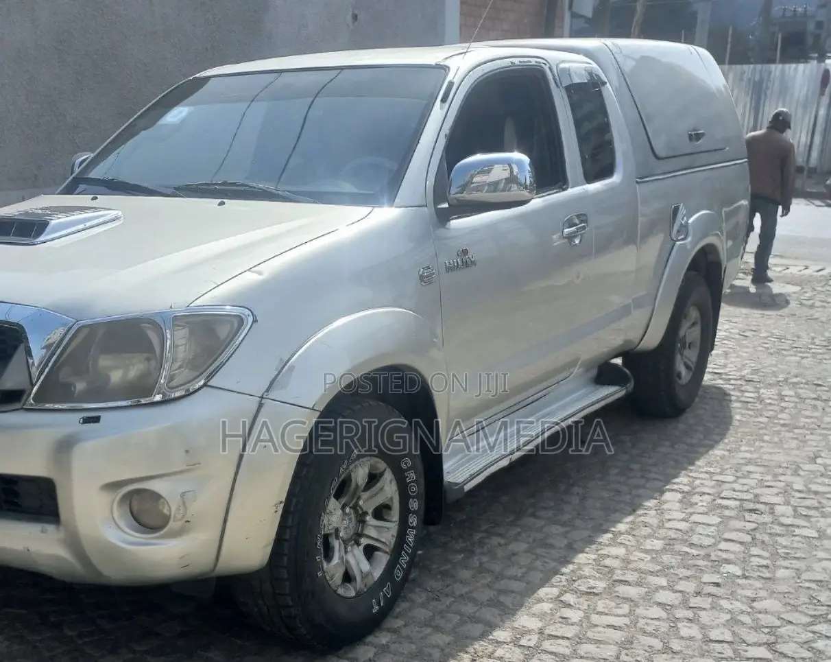 Toyota Hilux 2010 Silver