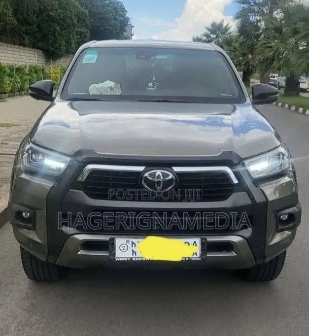 Toyota Hilux 2021 Gray