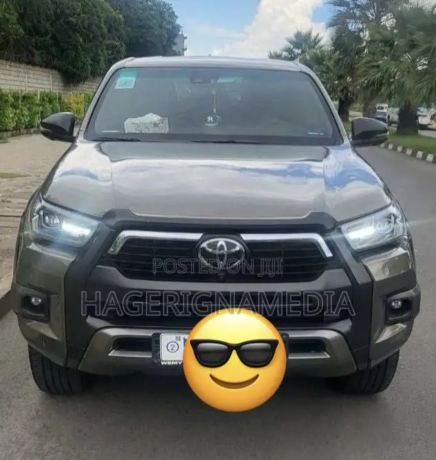 Toyota Hilux 2021 Gray