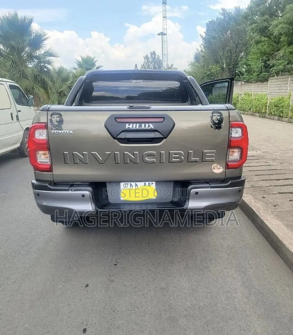 Toyota Hilux 2021 Gray