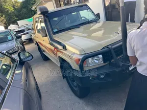 Toyota Hilux 2020 Gray