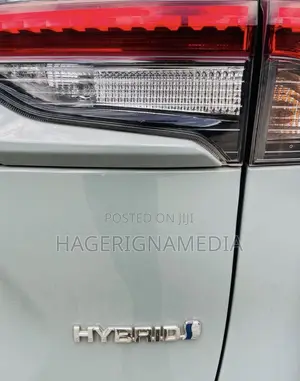 Toyota RAV4 Hybrid 2022 Silver