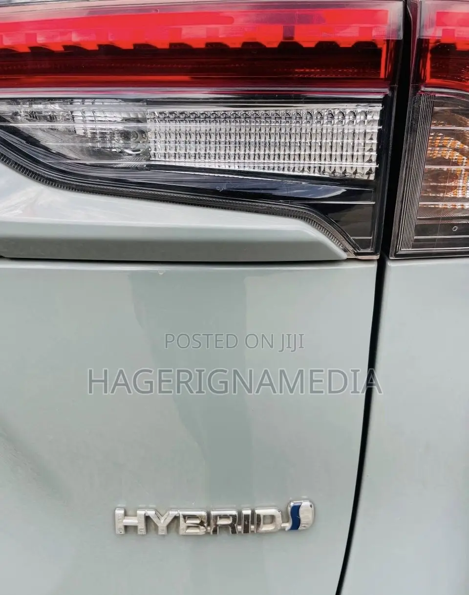 Toyota RAV4 Hybrid 2022 Silver