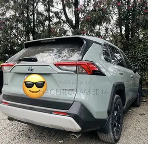 Toyota RAV4 Hybrid 2022 Silver