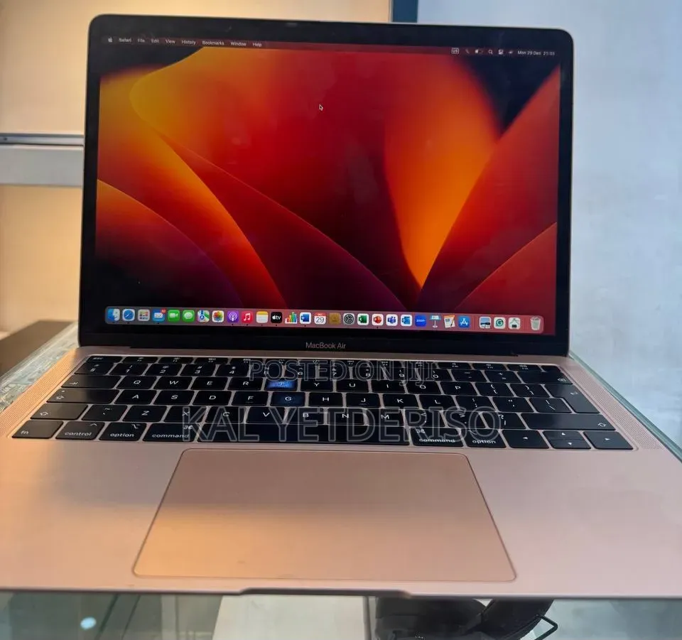 New Laptop Apple MacBook Pro 2019 8GB Intel Core i5 SSD 256GB