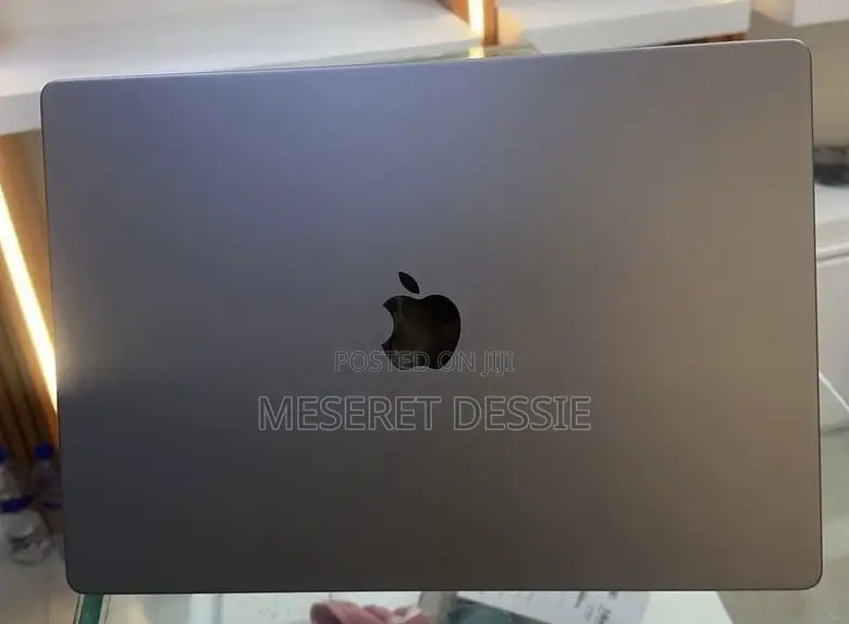New Laptop Apple MacBook Pro 2020 M1 32GB SSD 512GB