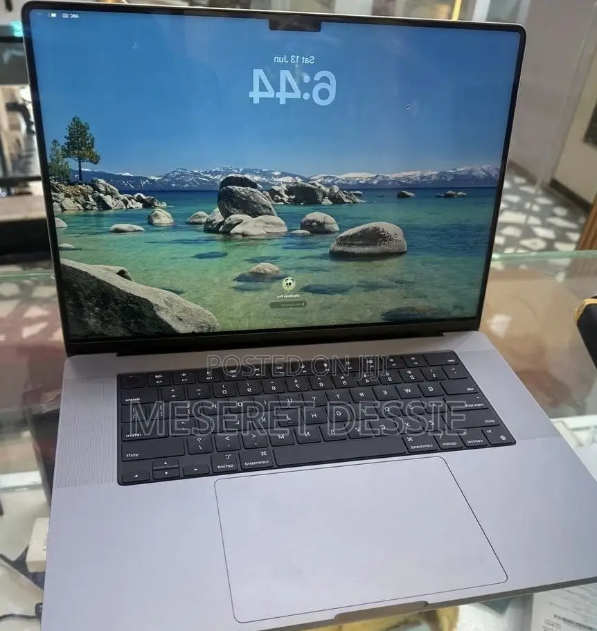New Laptop Apple MacBook Pro 2020 M1 32GB SSD 512GB