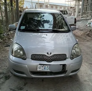 Toyota Vitz 2003 Silver