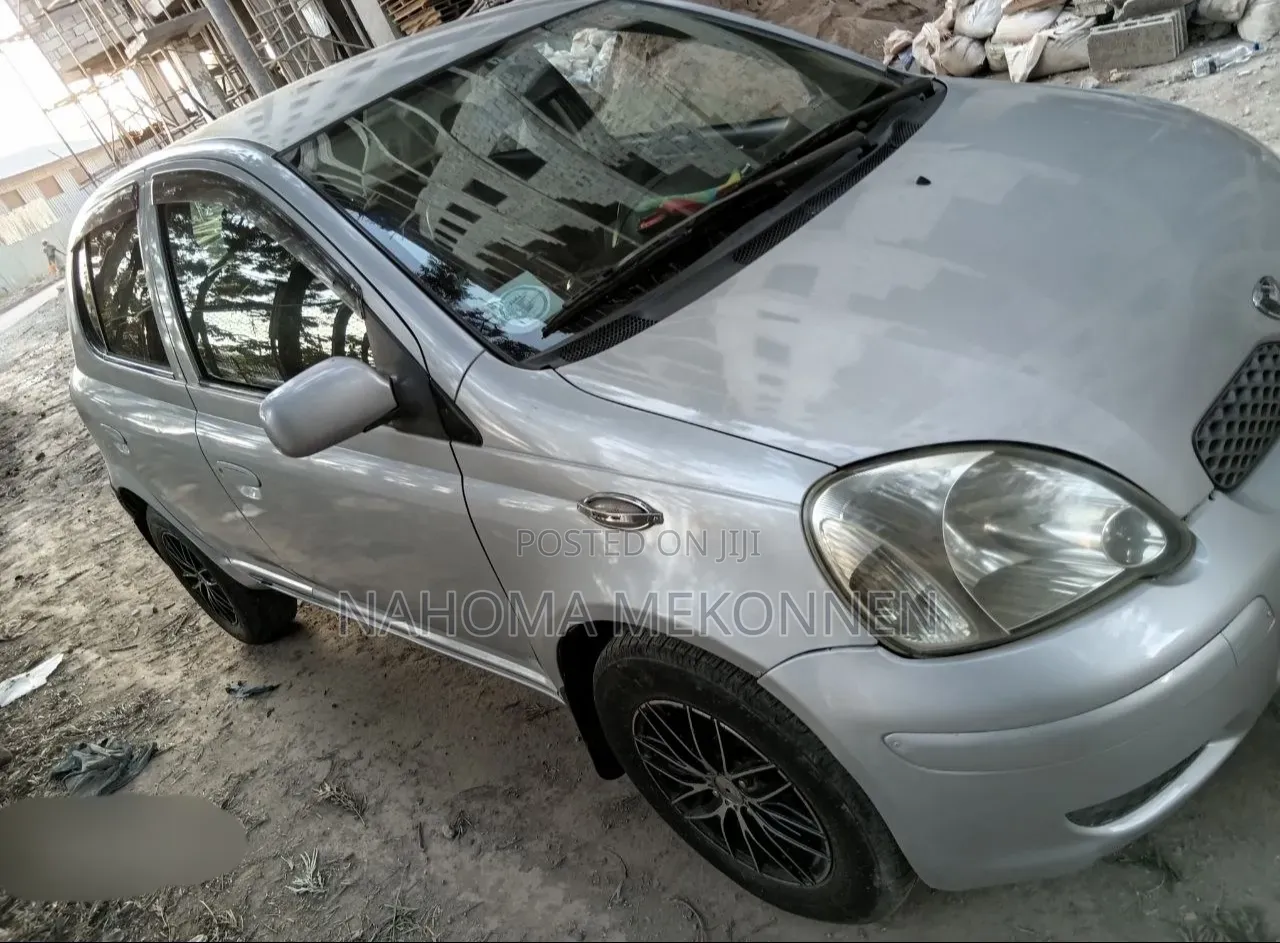 Toyota Vitz 2003 Silver