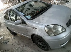 Toyota Vitz 2003 Silver