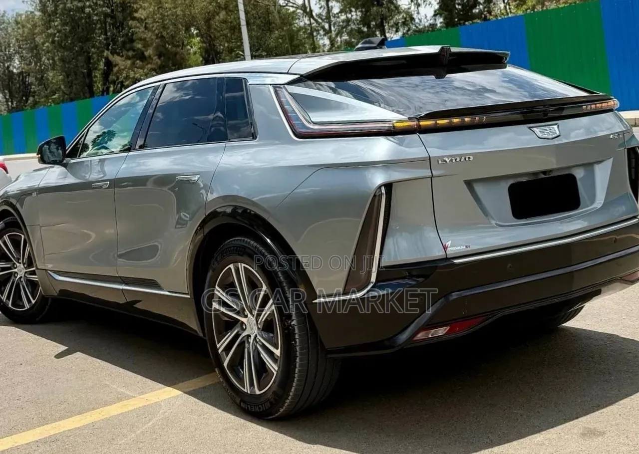 Cadillac Lyriq 2023 Silver