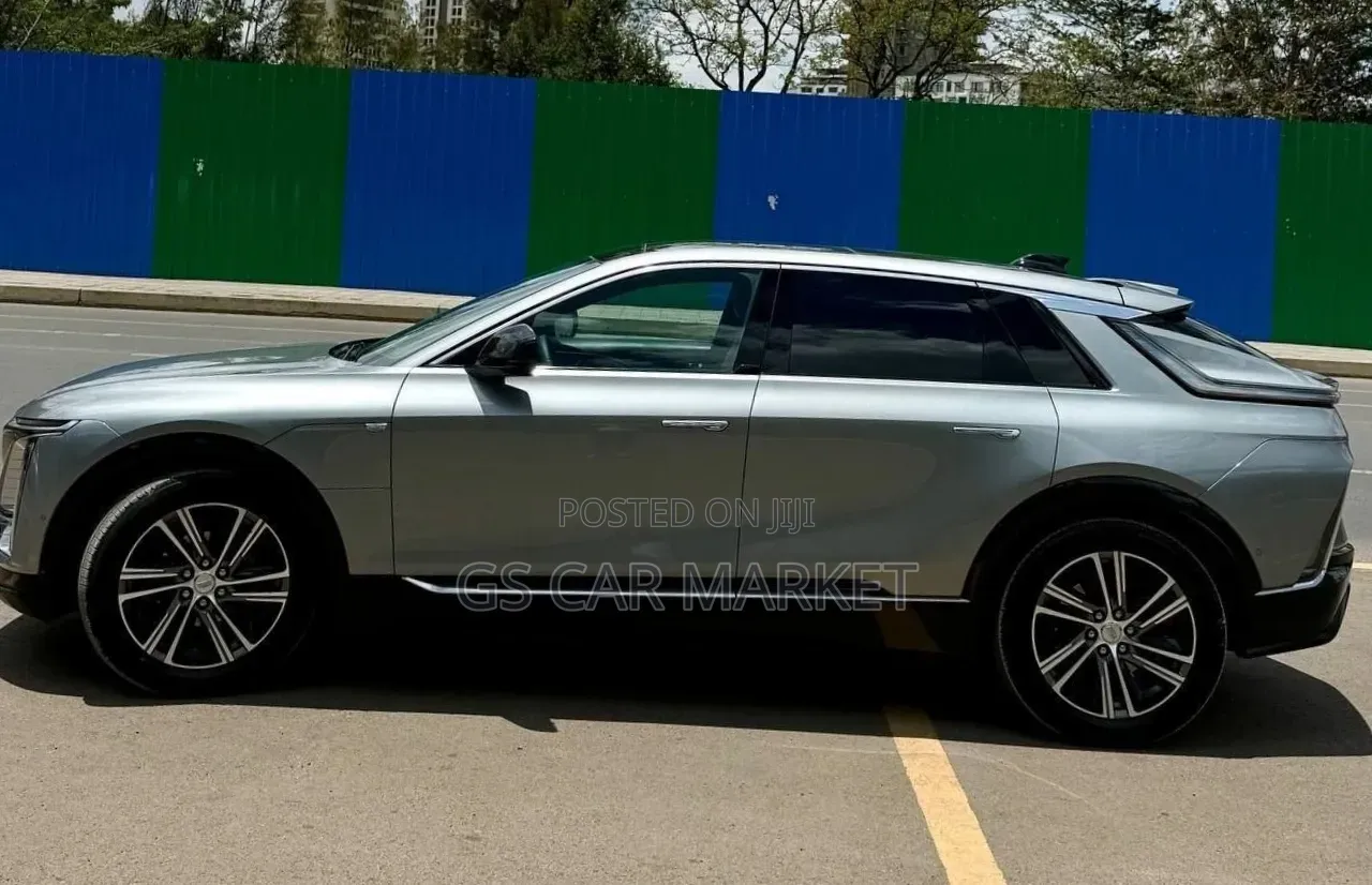 Cadillac Lyriq 2023 Silver