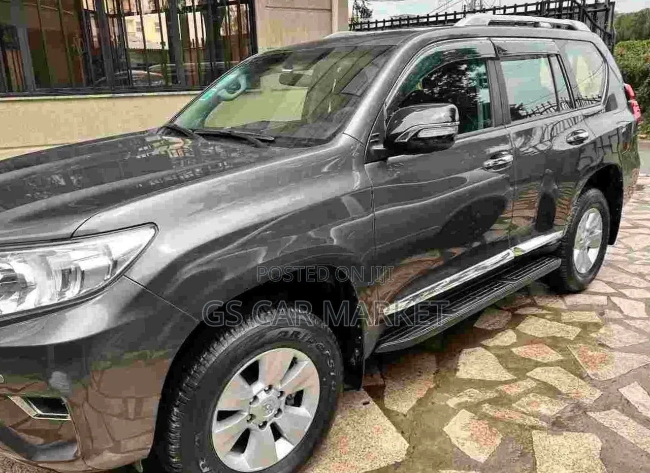 Toyota Land Cruiser Prado 2020 Gray