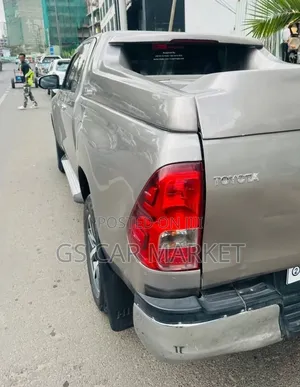 Toyota Hilux 2017 Silver