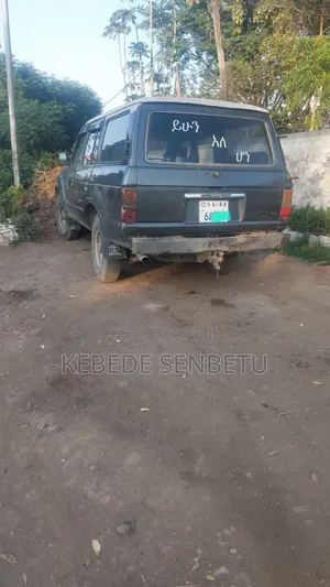 Toyota Land Cruiser 70 Long 1986 Green