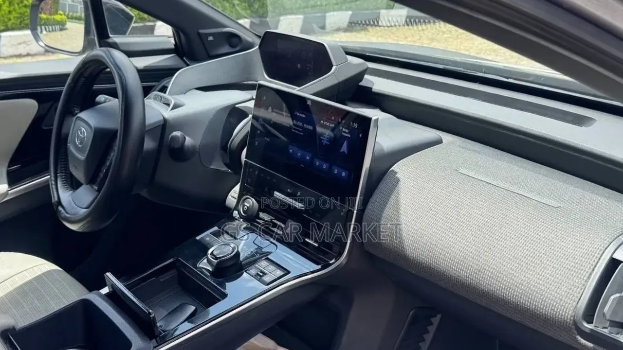 Toyota bZ4X 71.4 kWh AWD 2022 Gray