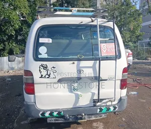 Toyota HiAce Siyaya 2004 White