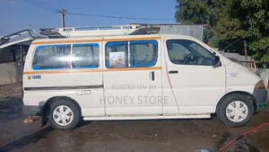 Toyota HiAce Siyaya 2004 White