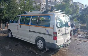Toyota HiAce Siyaya 2004 White