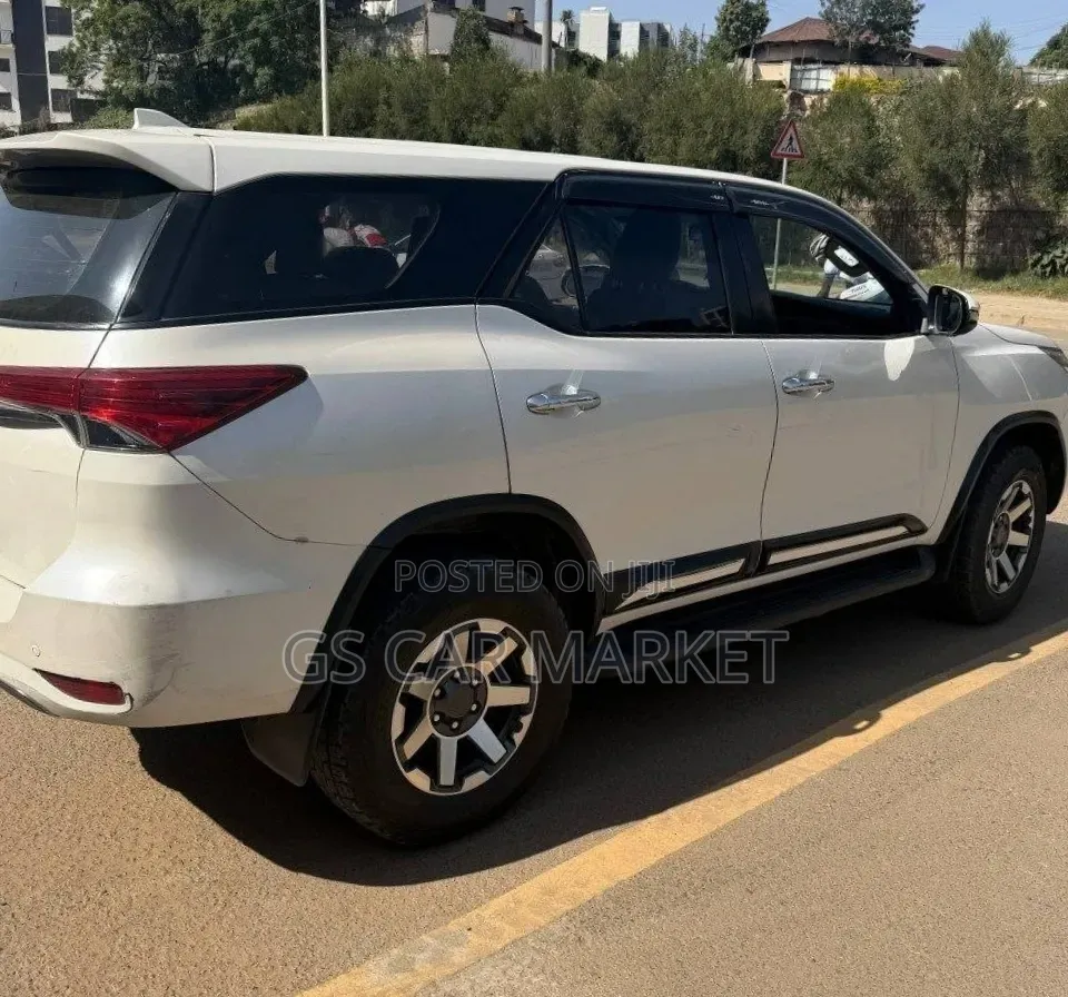Toyota Fortuner 2018 White