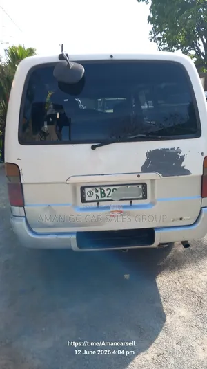 Toyota HiAce 2004 White
