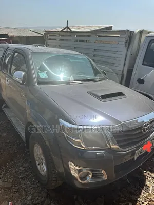 Toyota Hilux 2012 Gray