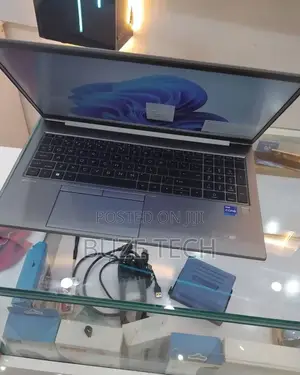 New Laptop HP ZBook Studio G8 16GB Intel Core i7 SSD 512GB