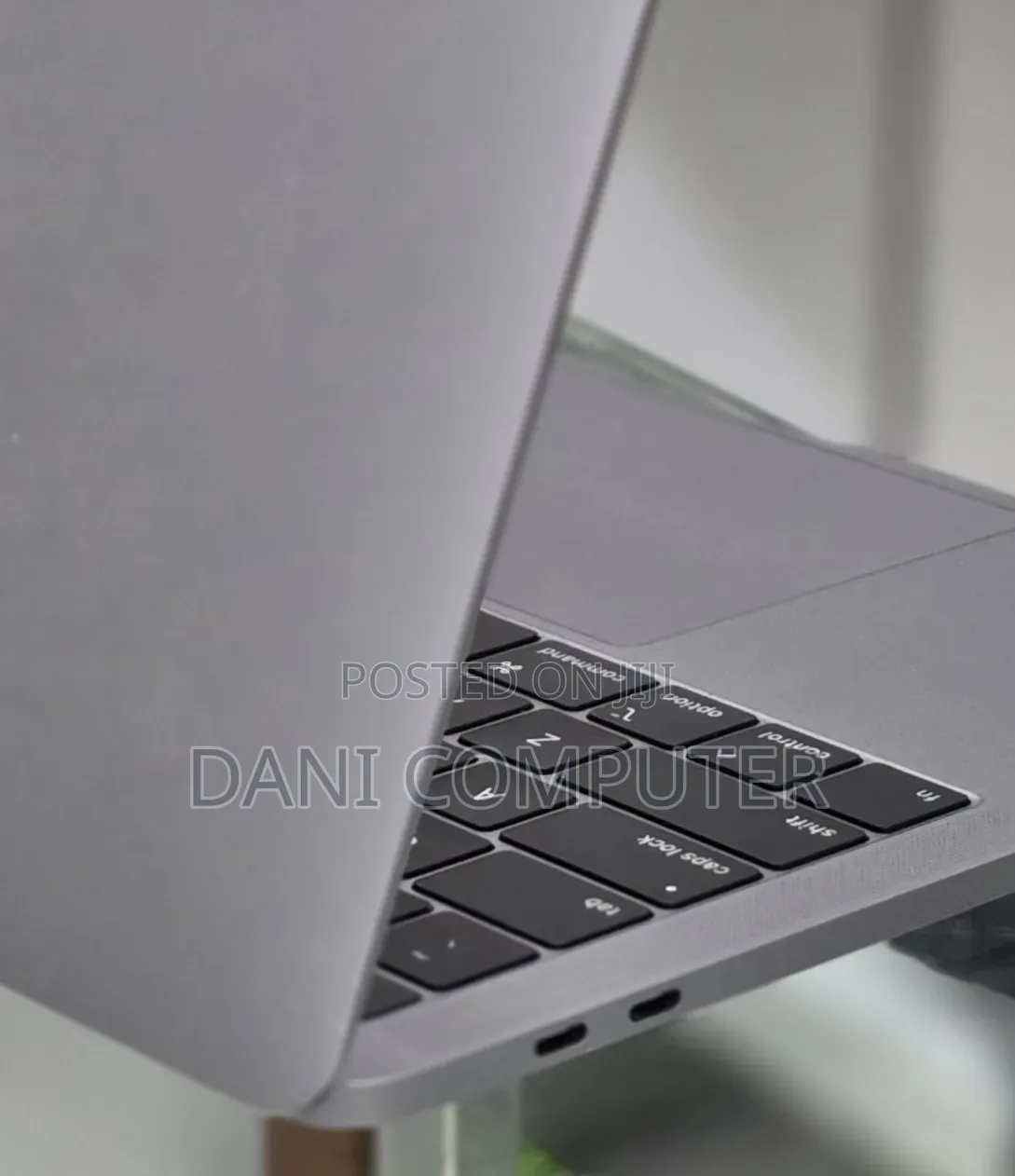 New Laptop Apple MacBook Pro 2019 16GB Intel Core i7 SSD 256GB