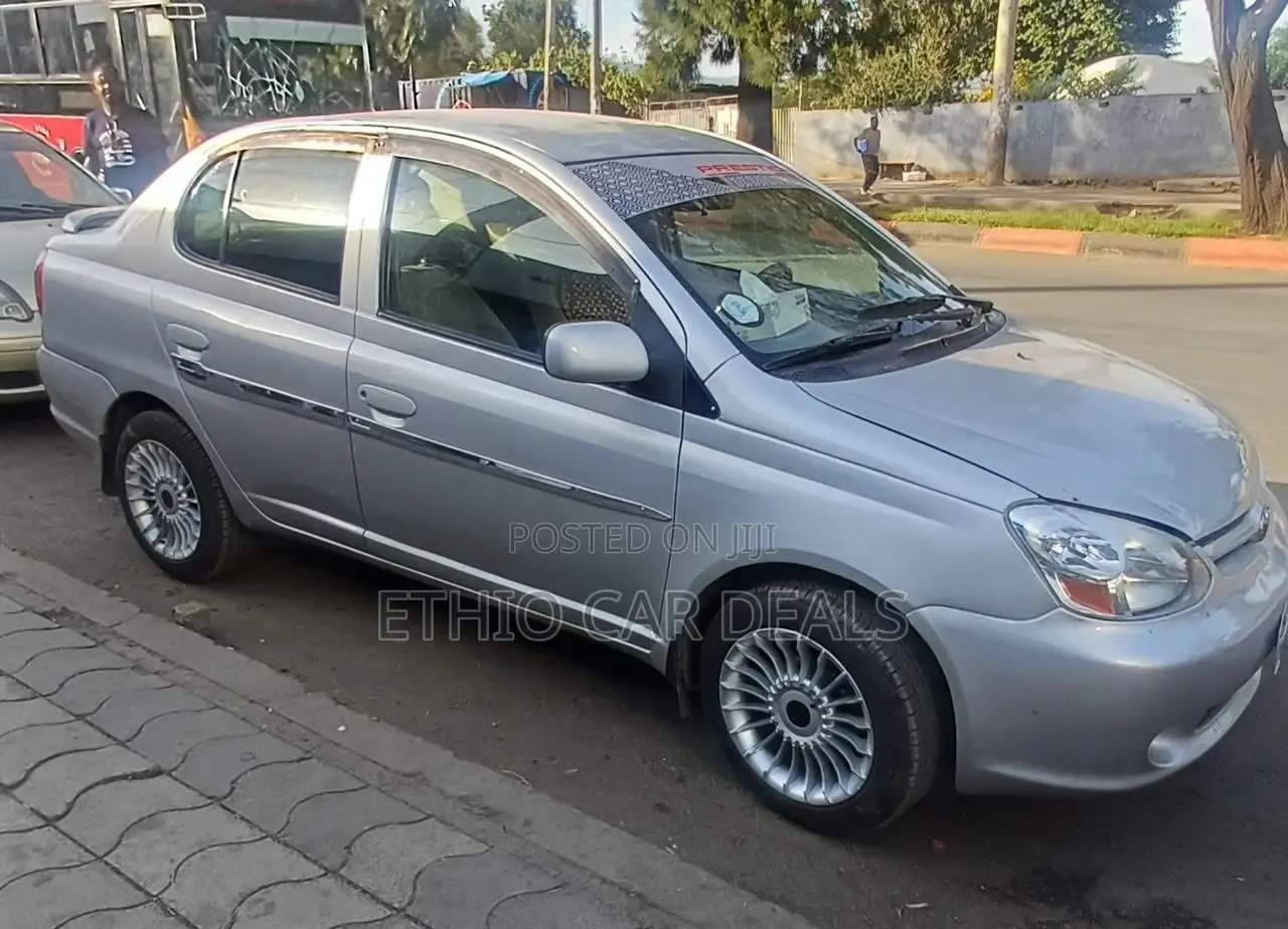 Toyota Platz 2005 Silver