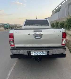 Toyota Hilux 2012 Silver
