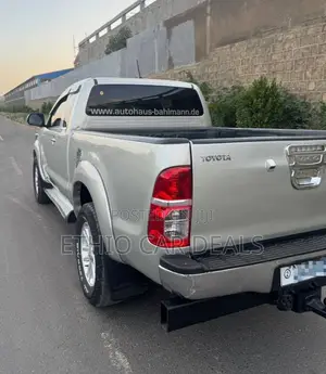 Toyota Hilux 2012 Silver