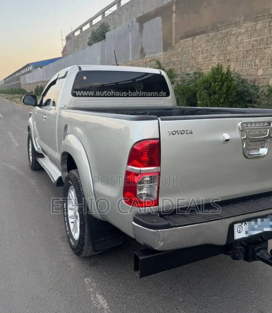 Toyota Hilux 2012 Silver
