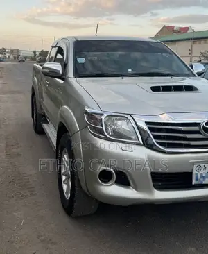 Toyota Hilux 2012 Silver