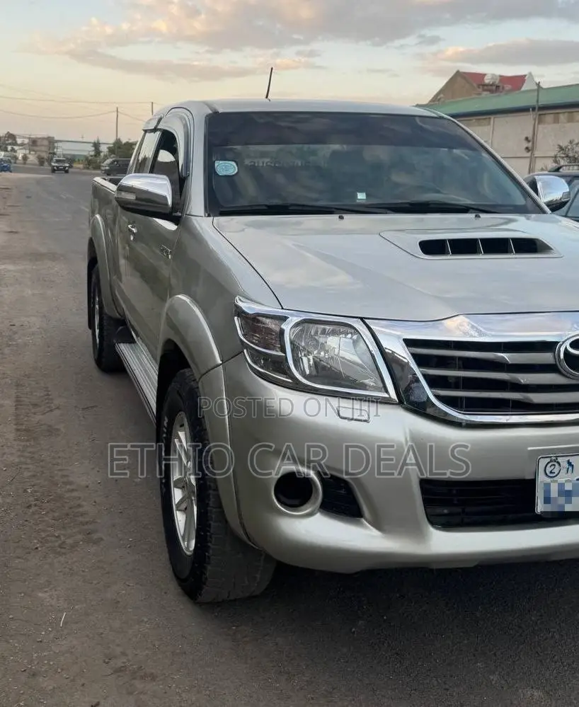 Toyota Hilux 2012 Silver