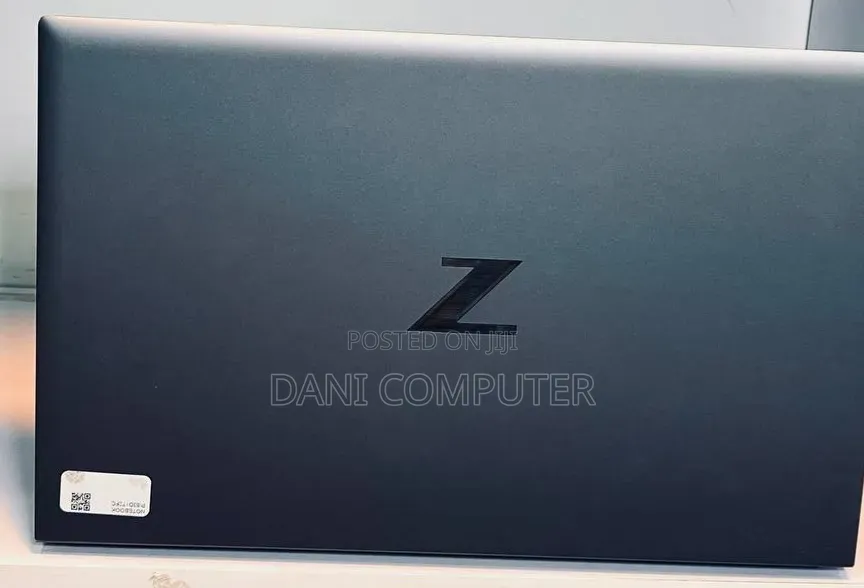 New Laptop HP ZBook Firefly G8 32GB Intel Core i7 SSD 512GB
