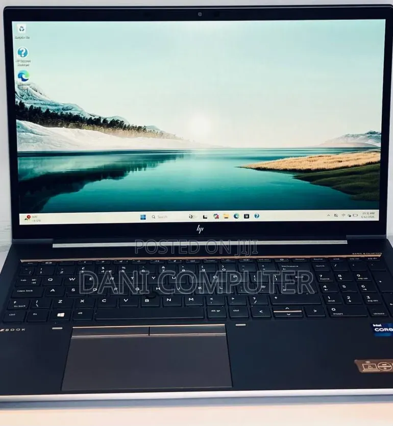 New Laptop HP ZBook Firefly G8 32GB Intel Core i7 SSD 512GB