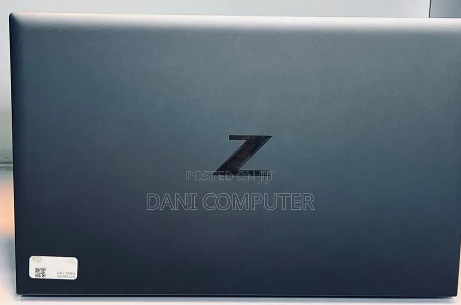 New Laptop HP ZBook Firefly G8 32GB Intel Core i7 SSD 512GB