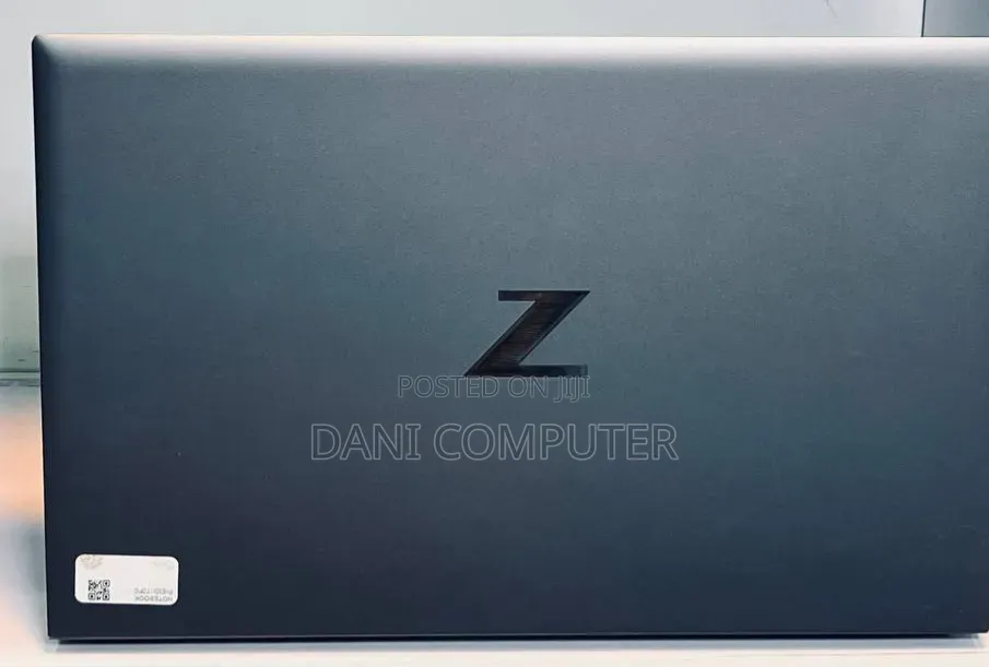New Laptop HP ZBook Firefly G8 32GB Intel Core i7 SSD 512GB